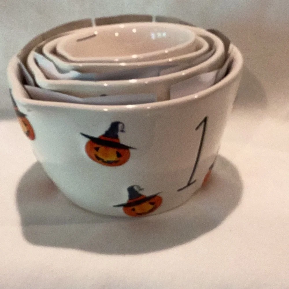 Rae Dunn Halloween Jack O’Lantern measuring cups.